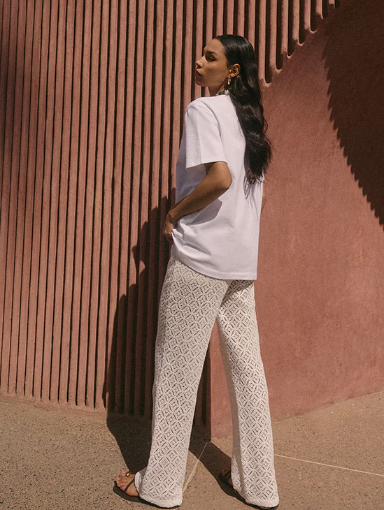 Kobieta w niebieskiej sukience