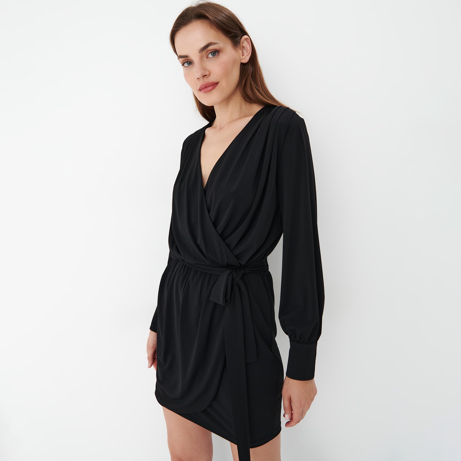 E-shop Čierne obálkové šaty - Čierna