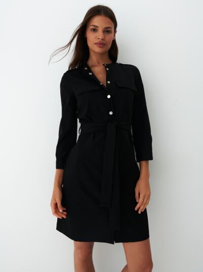Czarna sukienka mini z wiązaniem w talii, MOHITO, 7005W-99X