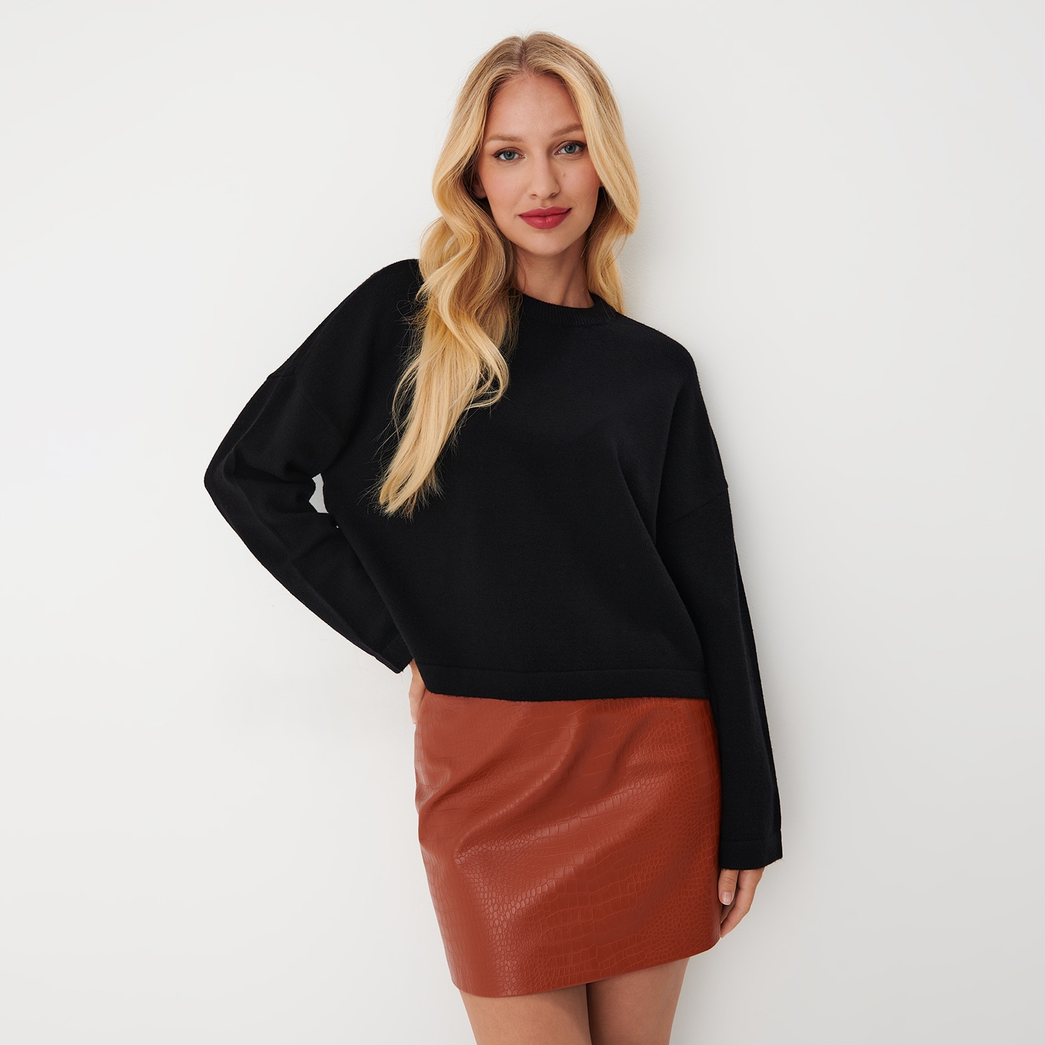 E-shop Pásikavý sveter - Čierna