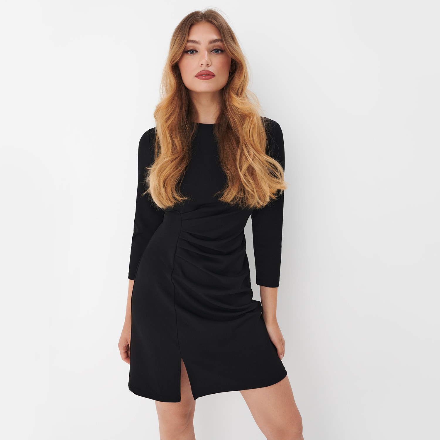 E-shop Čierne mini šaty - Čierna