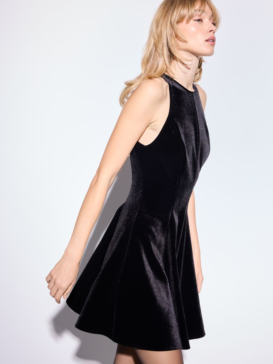 mshwang Welurowa czarna sukienka mini Kolor czarny - MOHITO - 012GF-99X