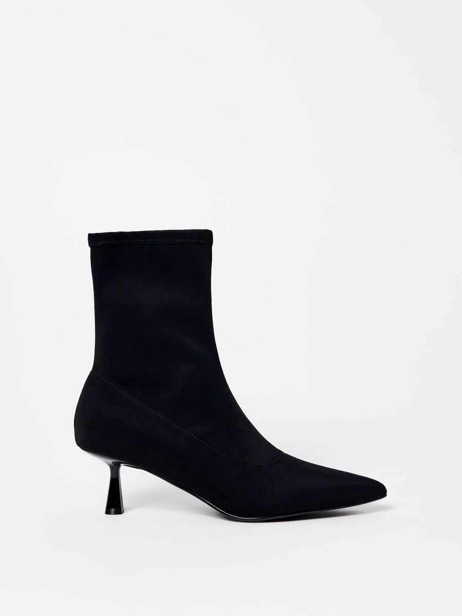 Botki na obcasie Botki na obcasie - czarny - MOHITO