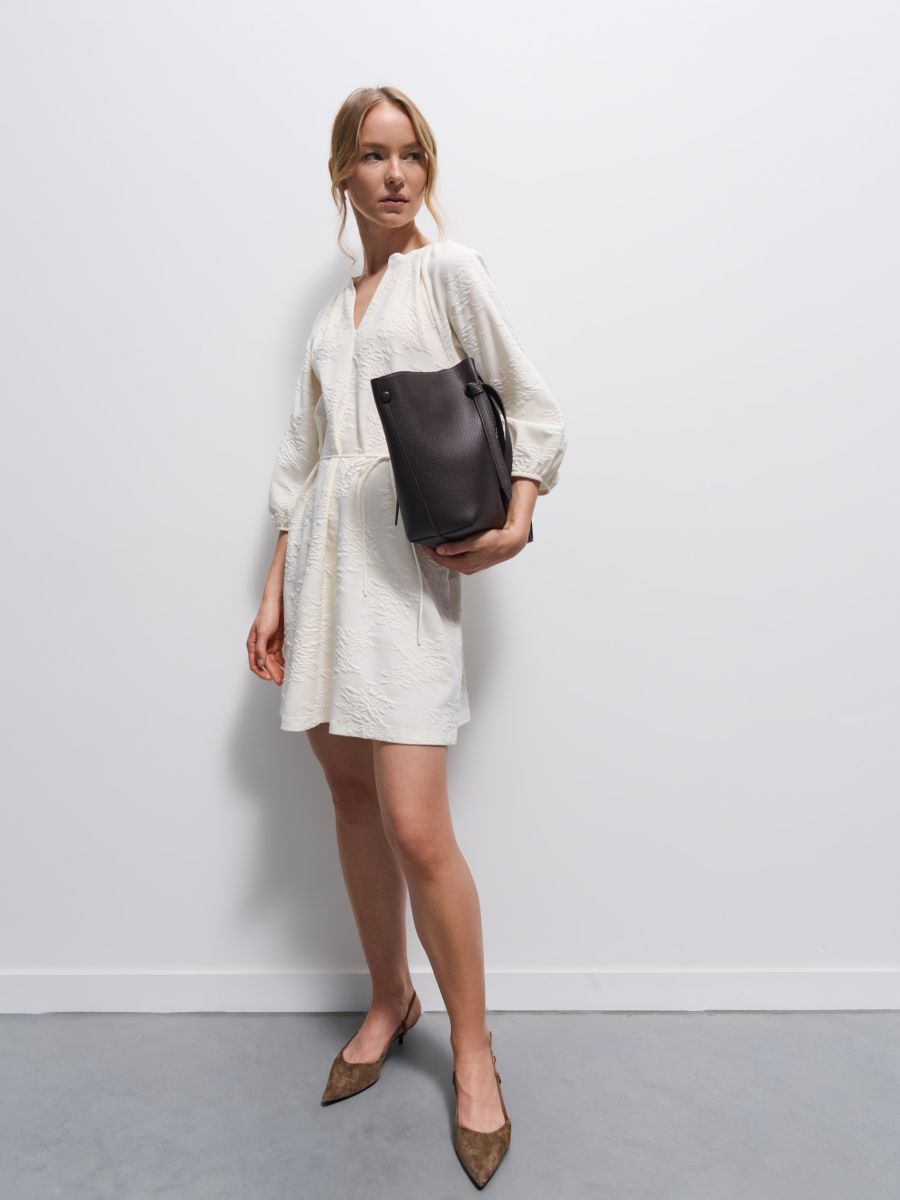 Koszulowa sukienka mini - kremowy - MOHITO