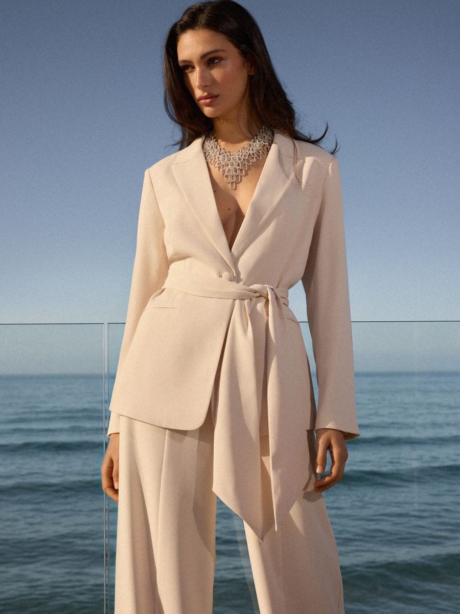 Marynarka z wiązaniem - kremowy - MOHITO