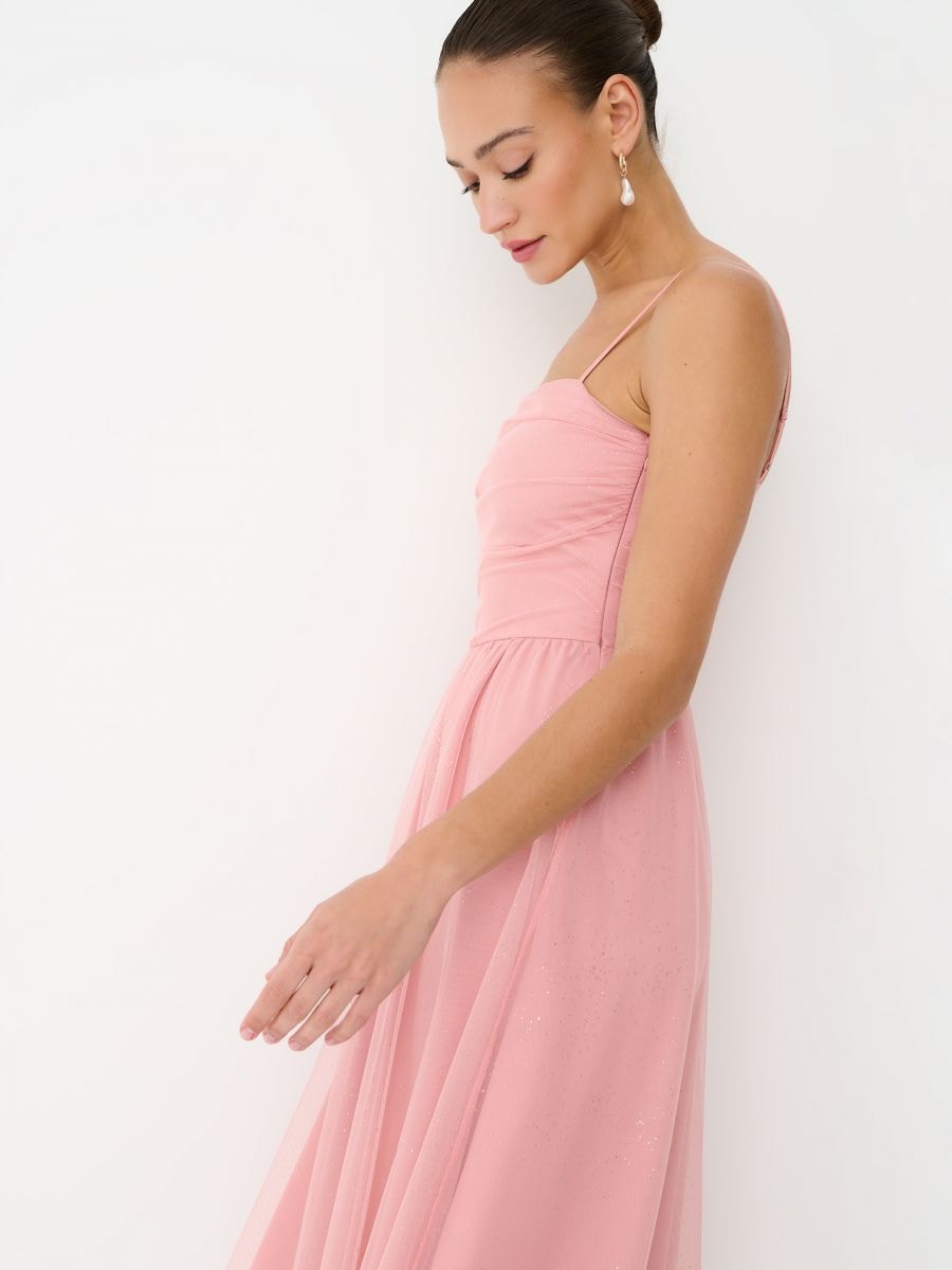 Błyszcząca pudrowa sukienka midi - różowy - MOHITO