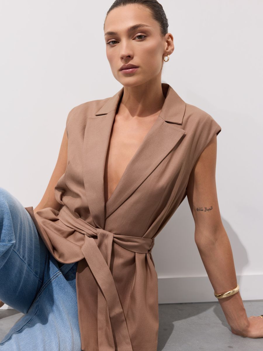 Kamizelka z lyocellem Kamizelka z lyocellem - brązowy - MOHITO