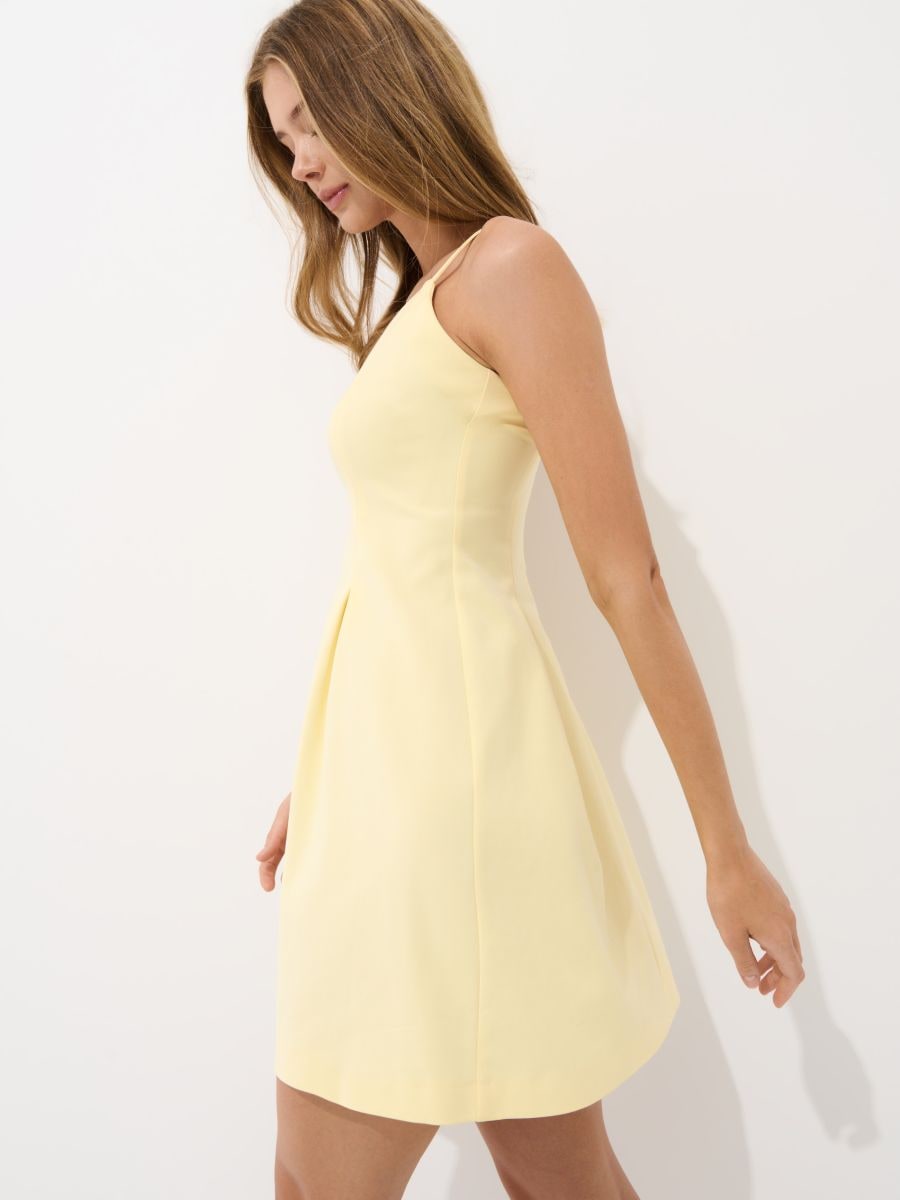 Sukienka mini na ramiączkach Sukienka mini na ramiączkach - żółty - MOHITO