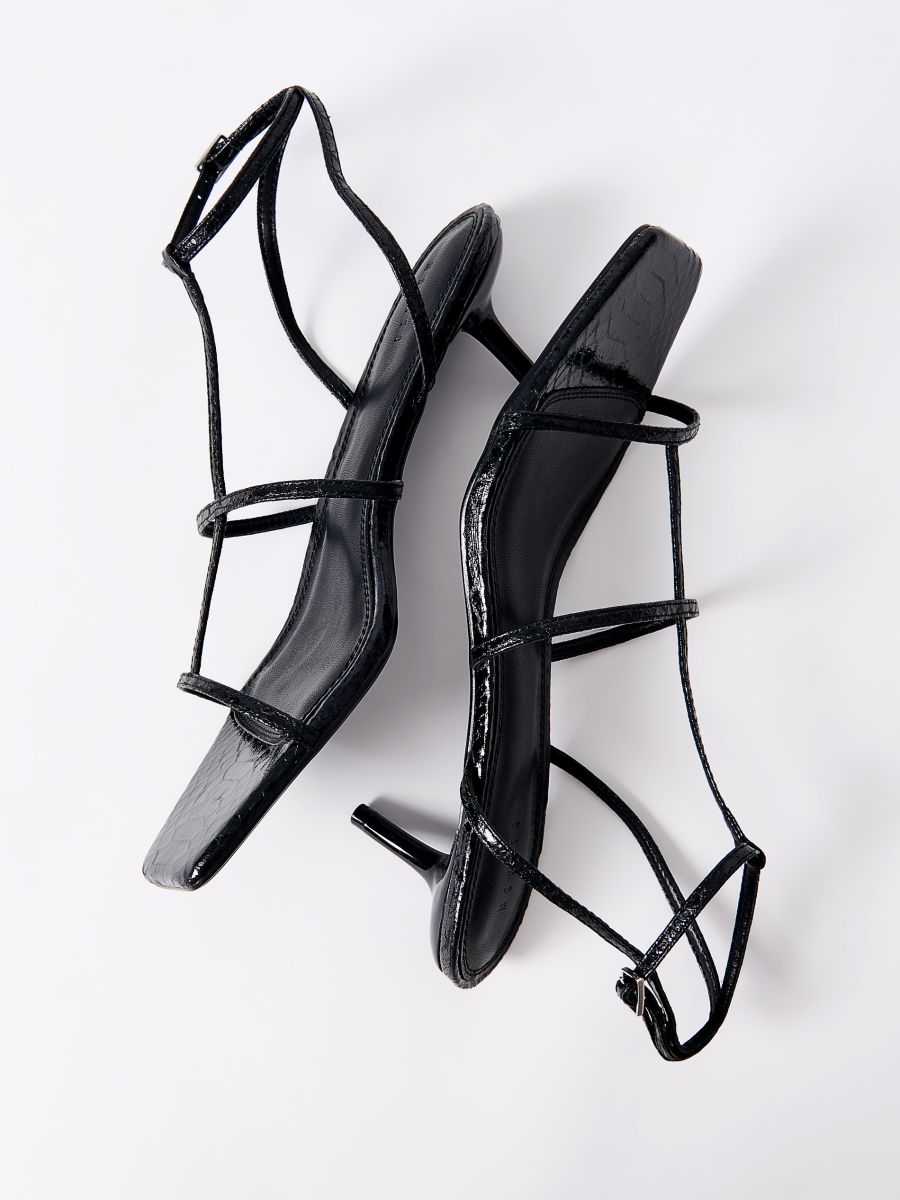 Sandały na szpilce - czarny - MOHITO