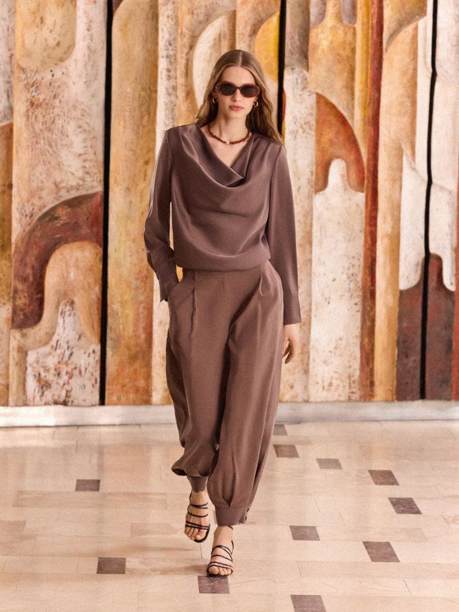 Bluzka z lejącym dekoltem - brązowy - MOHITO