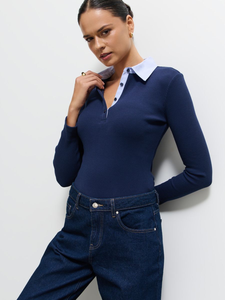 Granatowy longsleeve z kołnierzykiem polo