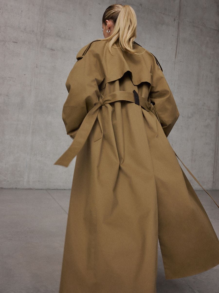 Trencz z paskiem - ciemnobrązowy - MOHITO