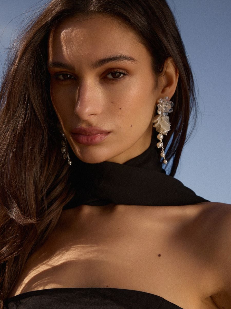 Długie ozdobne kolczyki - wielobarwny - MOHITO