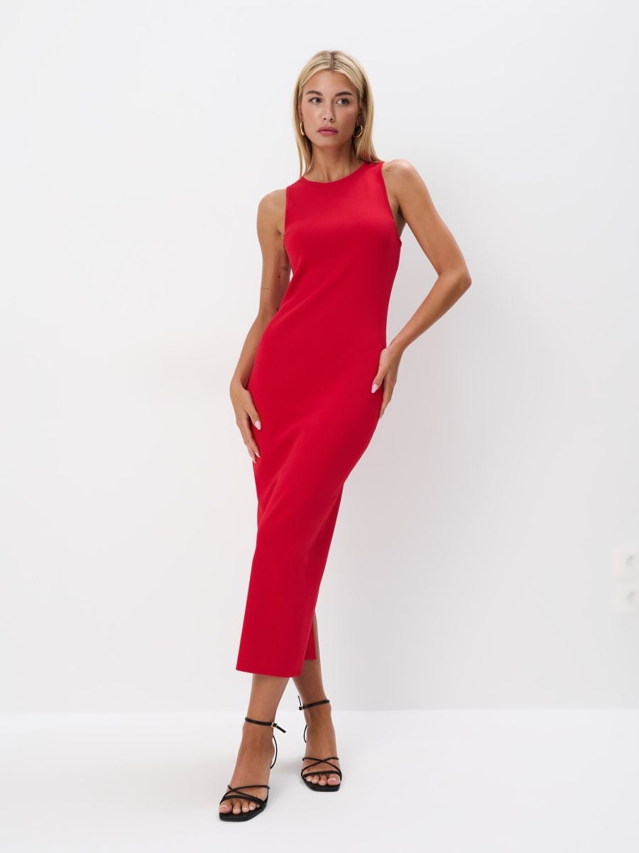 Dopasowana sukienka midi - czerwony - MOHITO