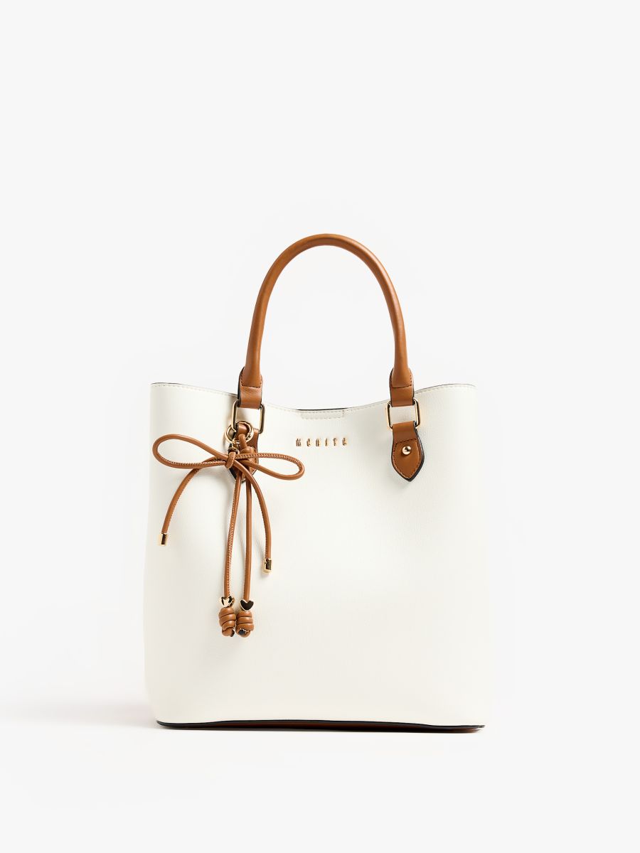 Дамска чанта с ключодържател