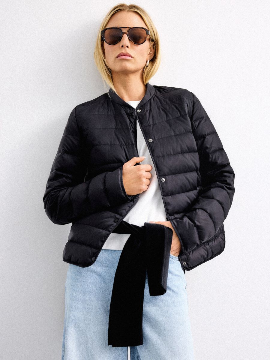 Pikowana kurtka z puchem - czarny - MOHITO