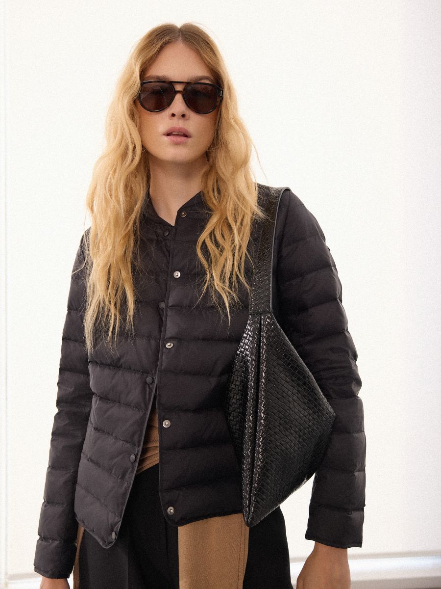 Pikowana kurtka z puchem - czarny - MOHITO