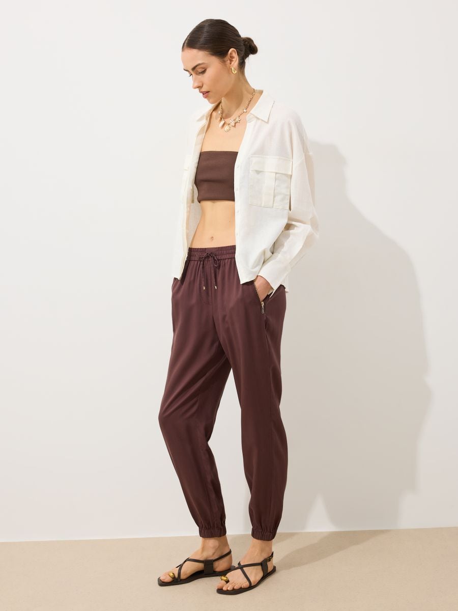 Brązowe spodnie z lyocellu - ciemnobrązowy - MOHITO