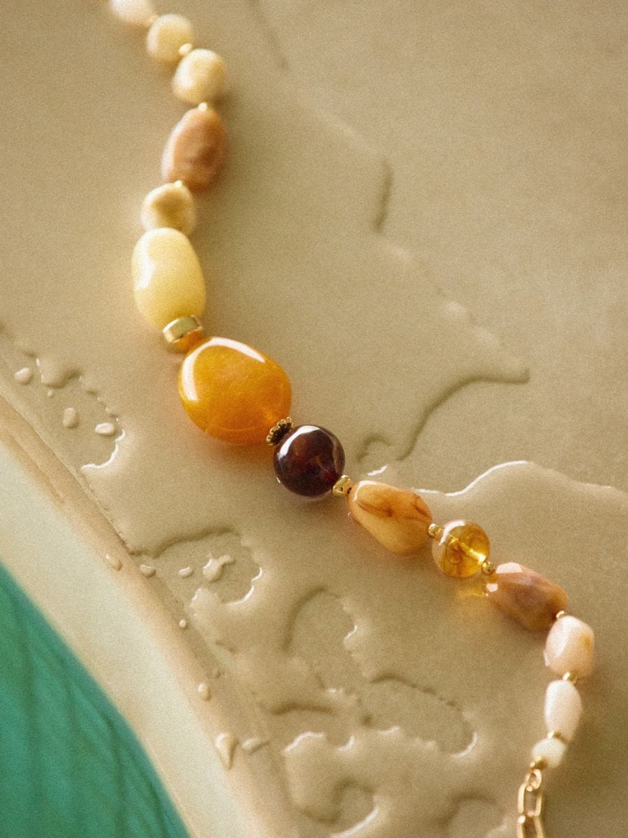 Naszyjnik z ozdobnymi koralikami - wielobarwny - MOHITO