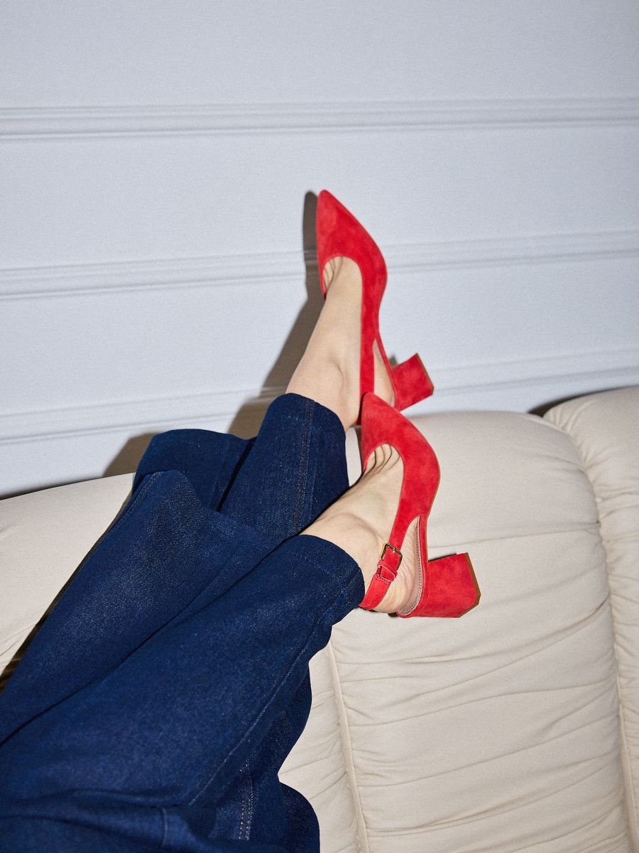 Skórzane czółenka na słupku - czerwony - MOHITO