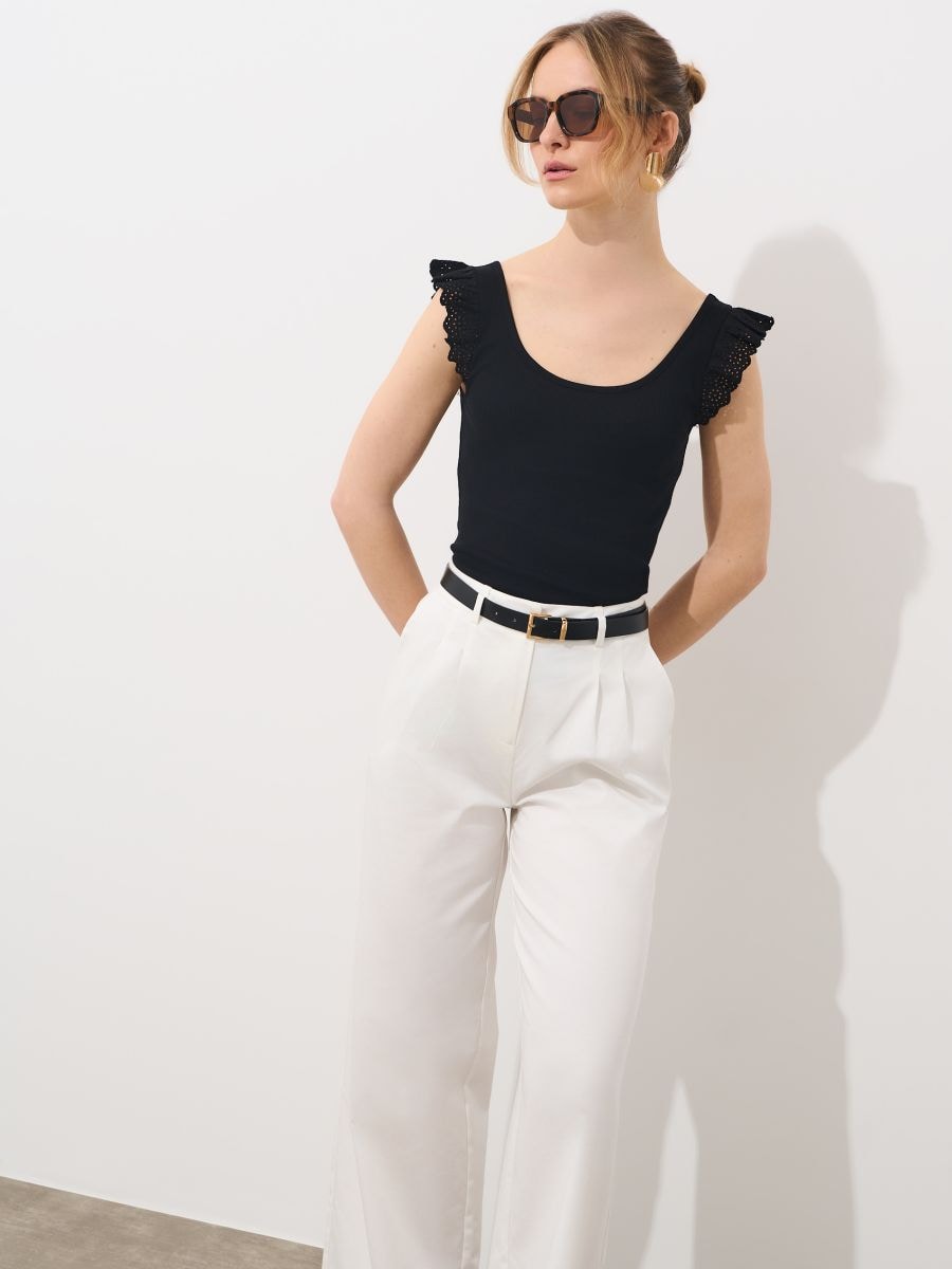 Czarna bluzka z ozdobnymi rękawami Czarna bluzka z ozdobnymi rękawami - czarny - MOHITO