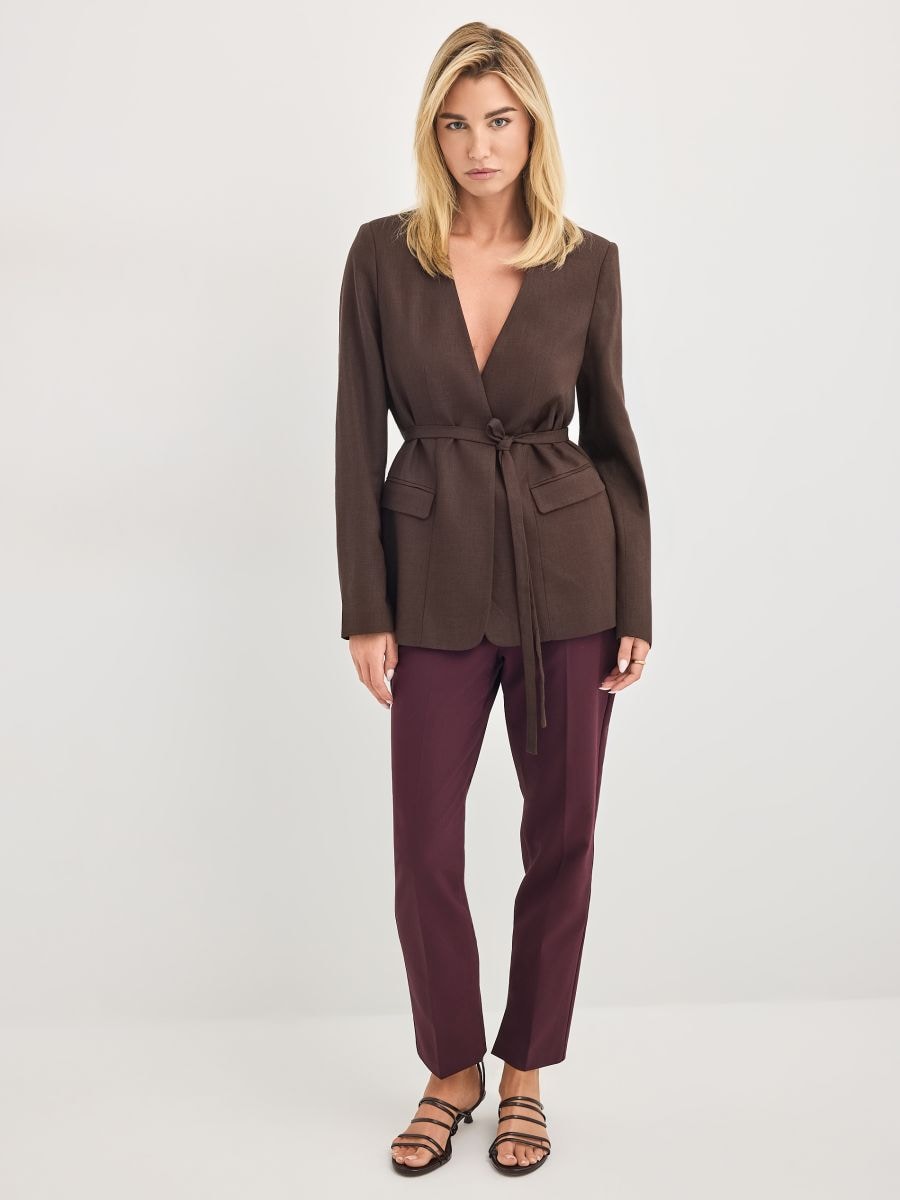 Pantaloni țigaretă cu curea - Vișiniu - MOHITO