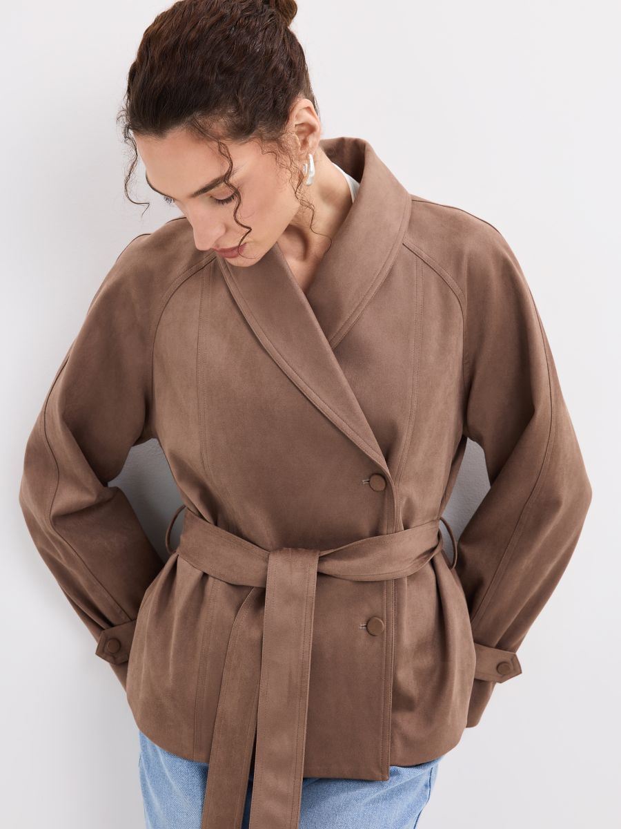 Krótki trencz - brązowy - MOHITO