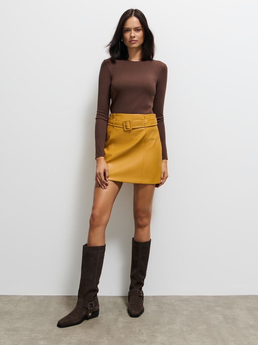 Brązowa bluzka basic z modalem Brązowa bluzka basic z modalem - brązowy - MOHITO