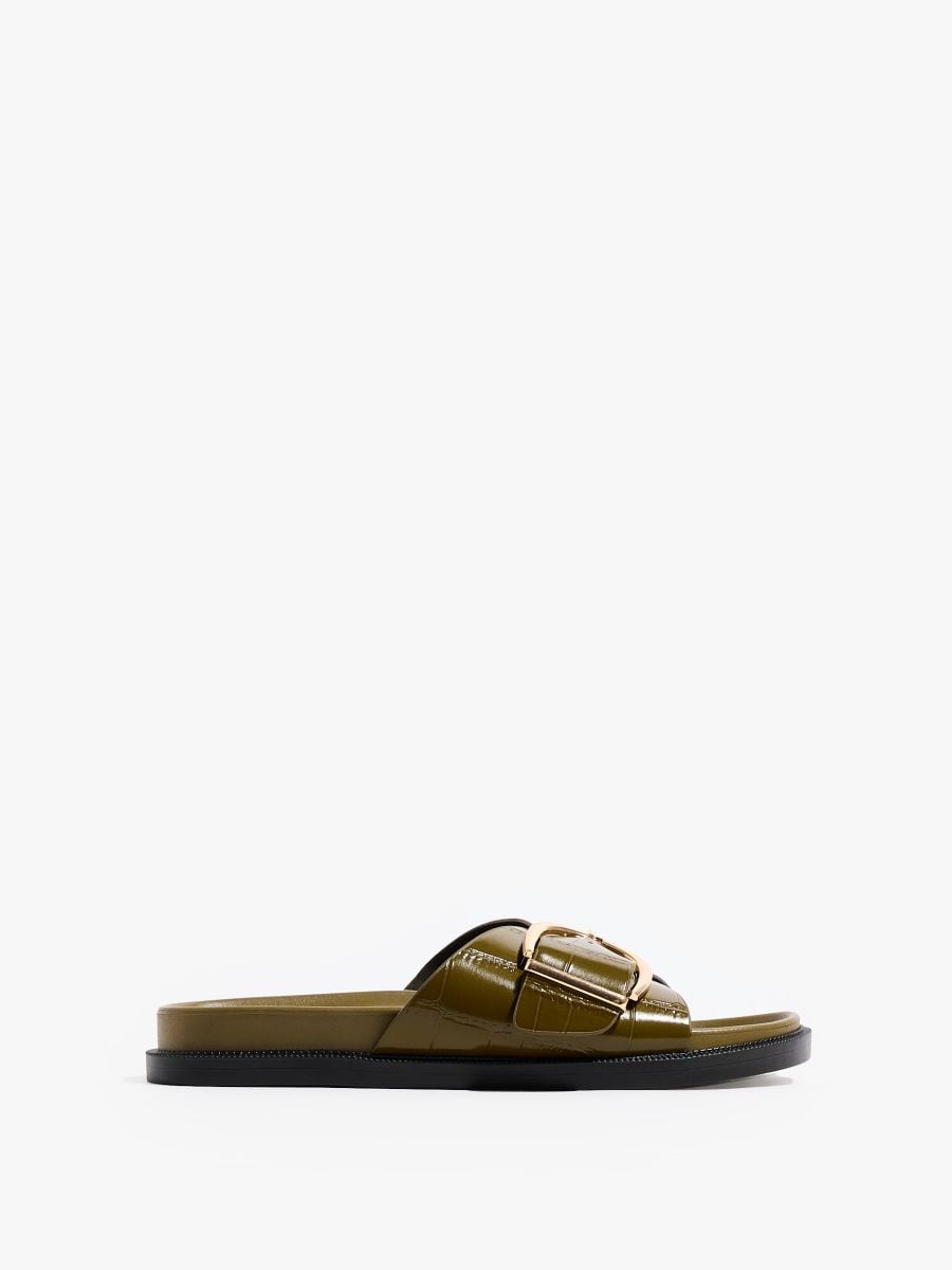 Klapki z klamrą - oliwkowy - MOHITO