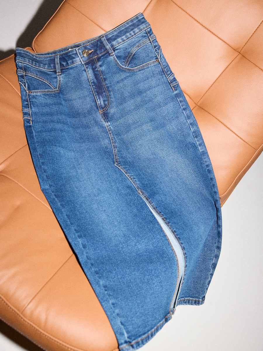 Джинсова спідниця міді