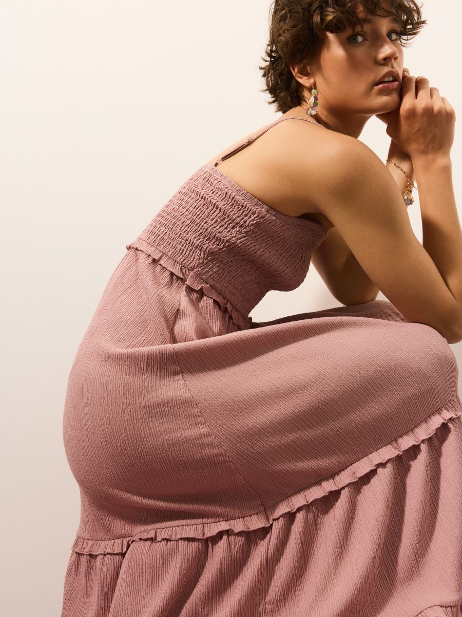 Sukienka midi na ramiączkach - różowy - MOHITO