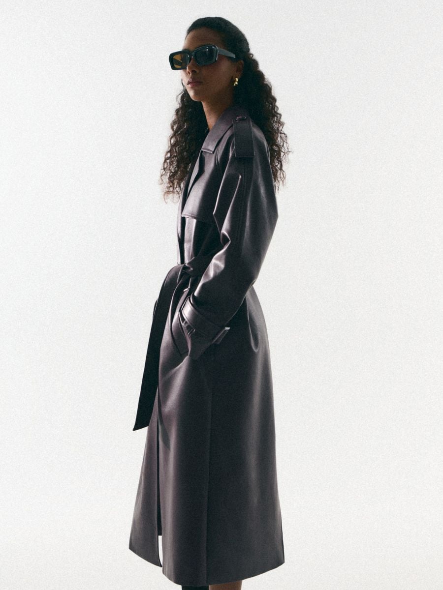 Dwurzędowy płaszcz z wiązaniem - mahoń - MOHITO