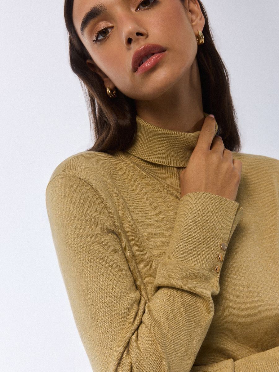 Джемпер з коміром-гольф