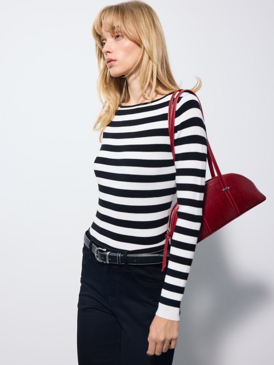 Пуловер на райе