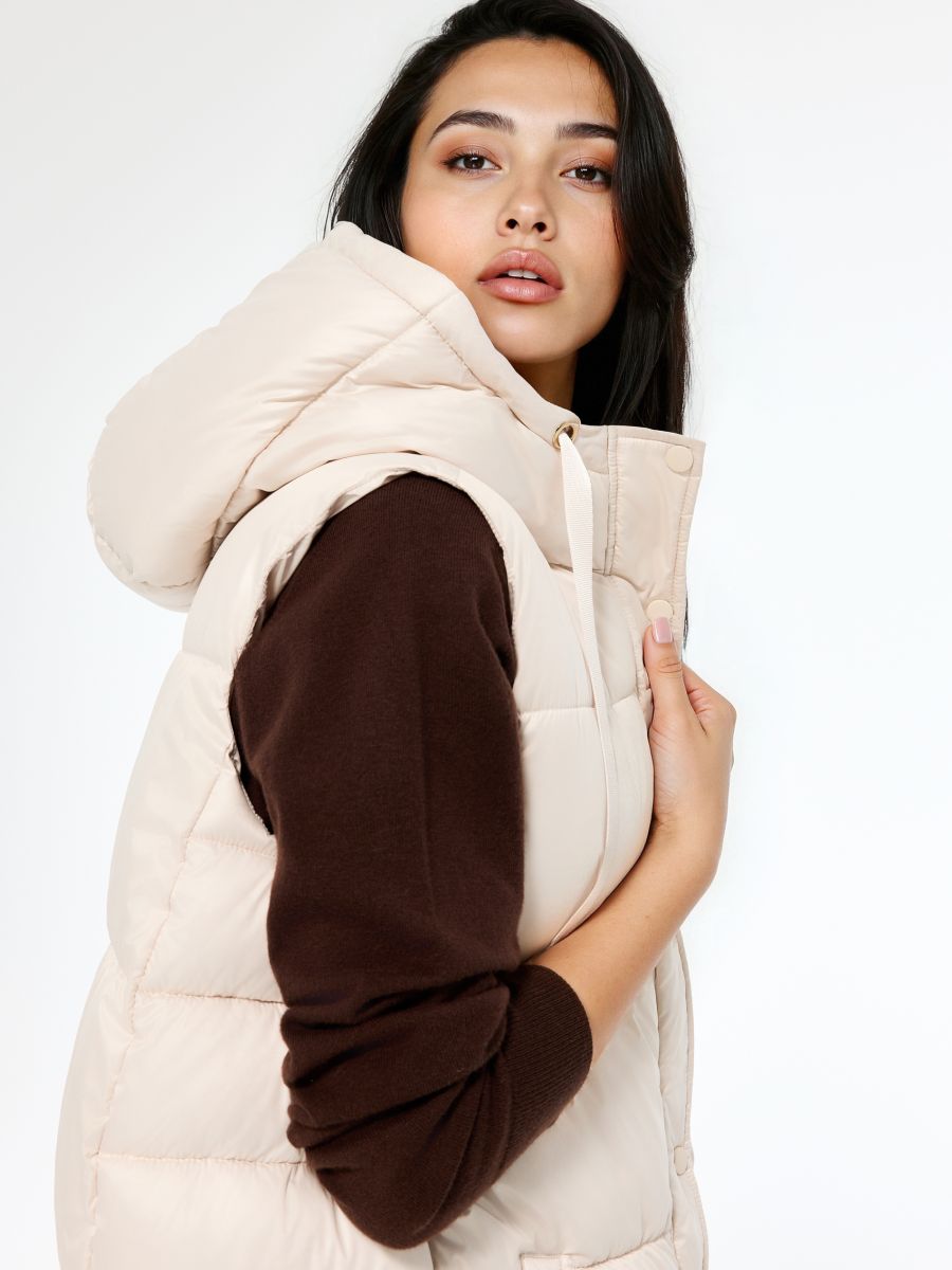 Pikowana kremowa kamizelka - kremowy - MOHITO