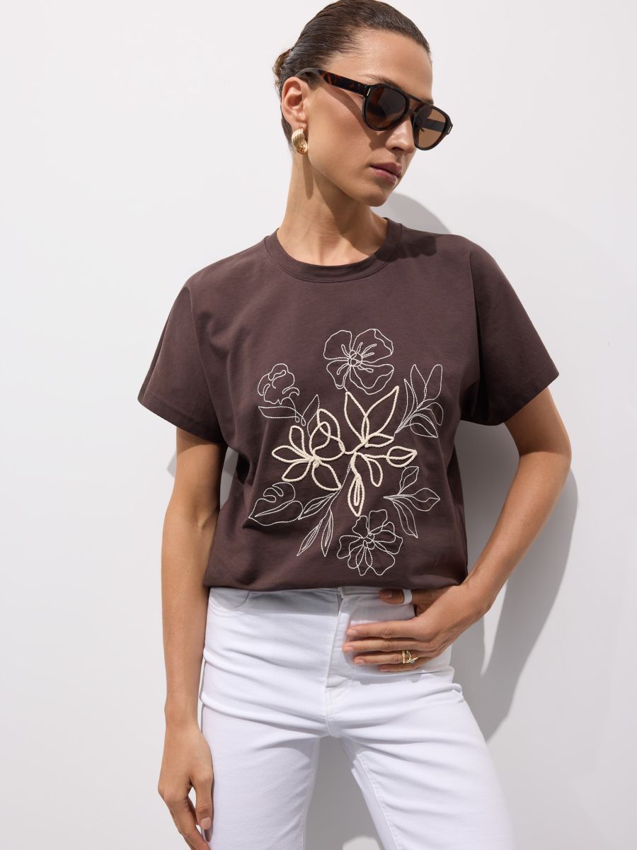 T-shirt z haftem - brązowy - MOHITO