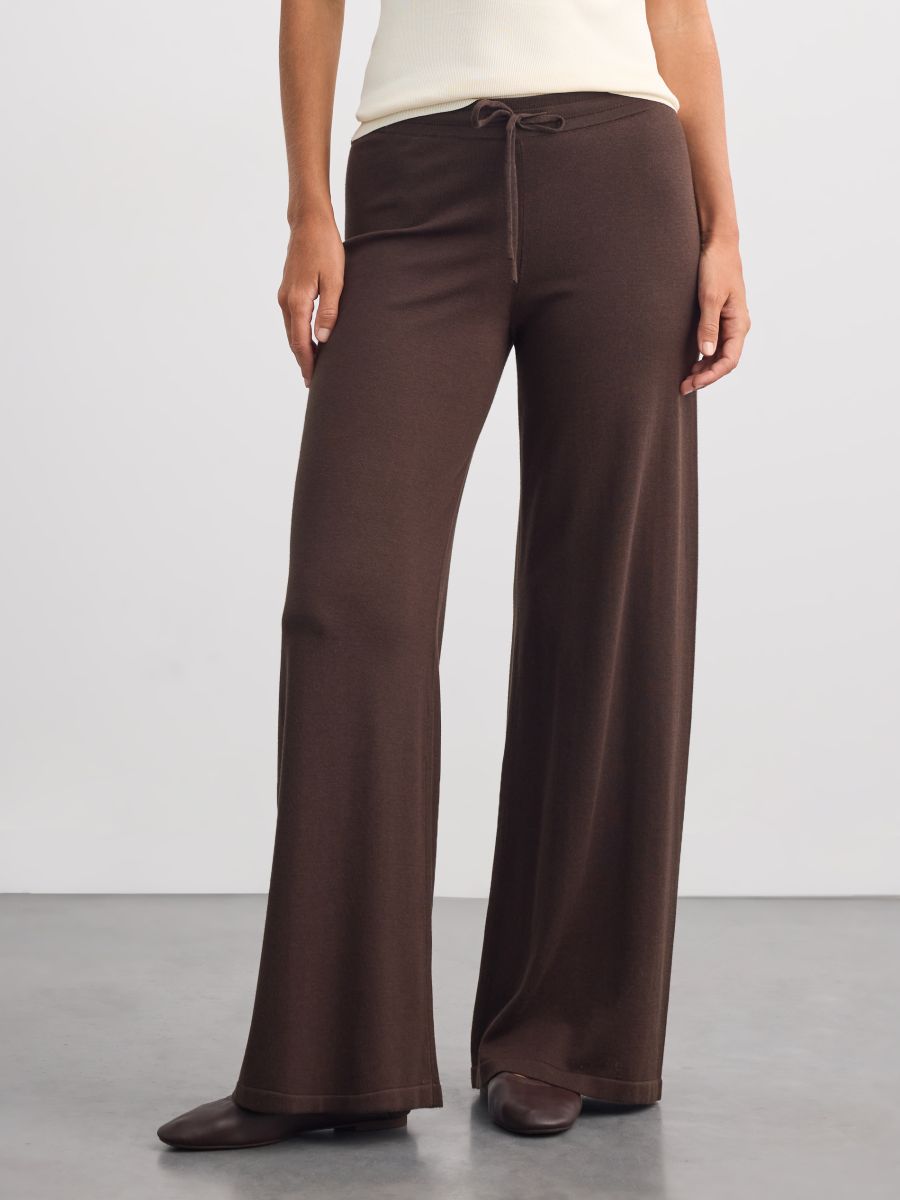 Spodnie wide leg z modalem Spodnie wide leg z modalem - ciemnobrązowy - MOHITO