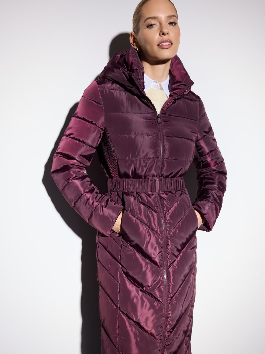 Pikowany płaszcz - mahoń - MOHITO