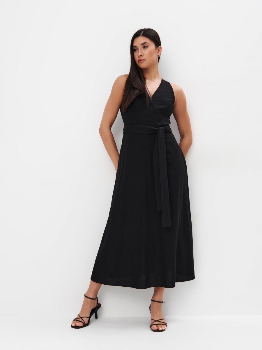 Czarna sukienka midi z lnem - czarny - MOHITO