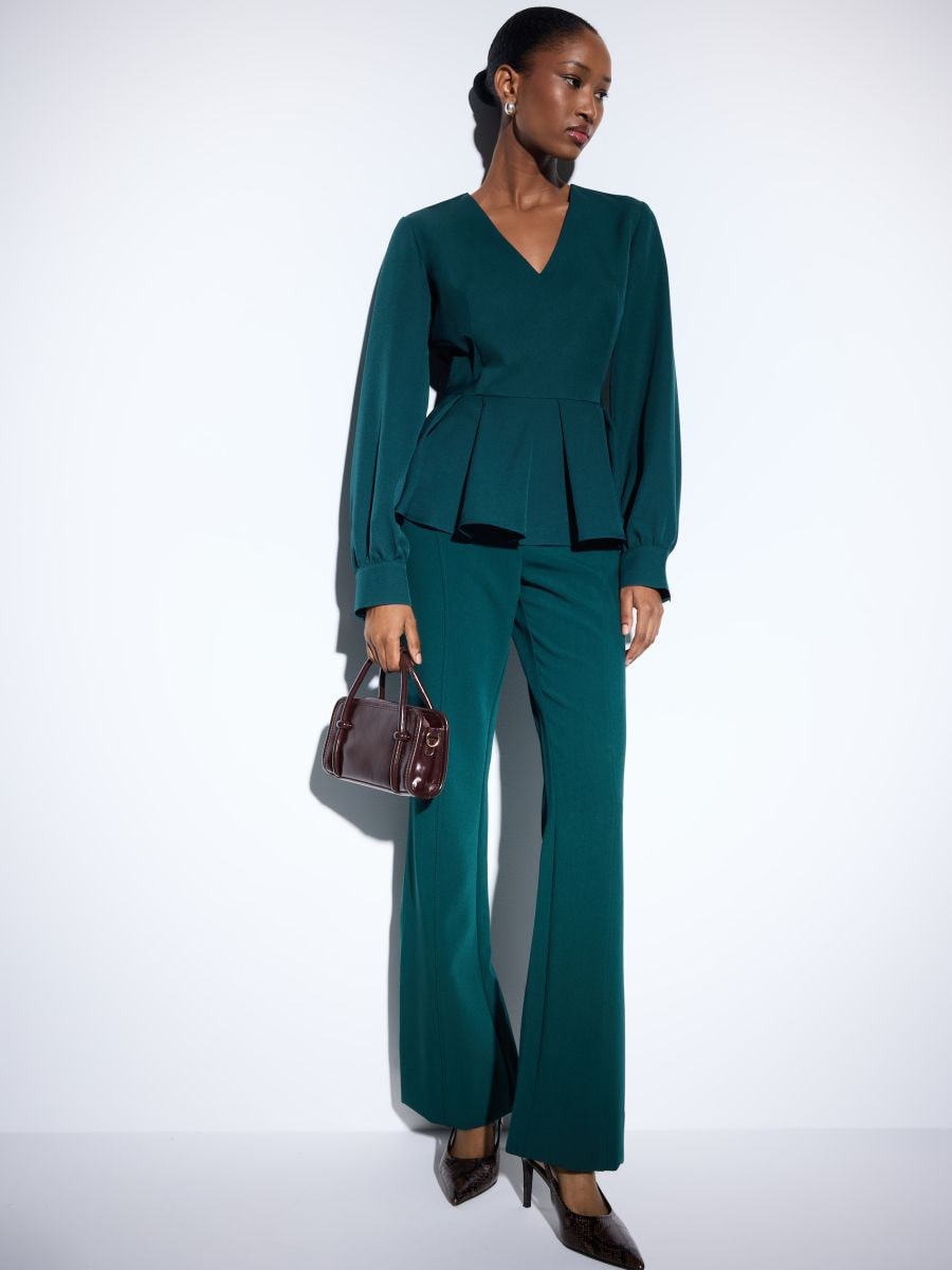 Spodnie flare Spodnie flare - ciemny zielony - MOHITO