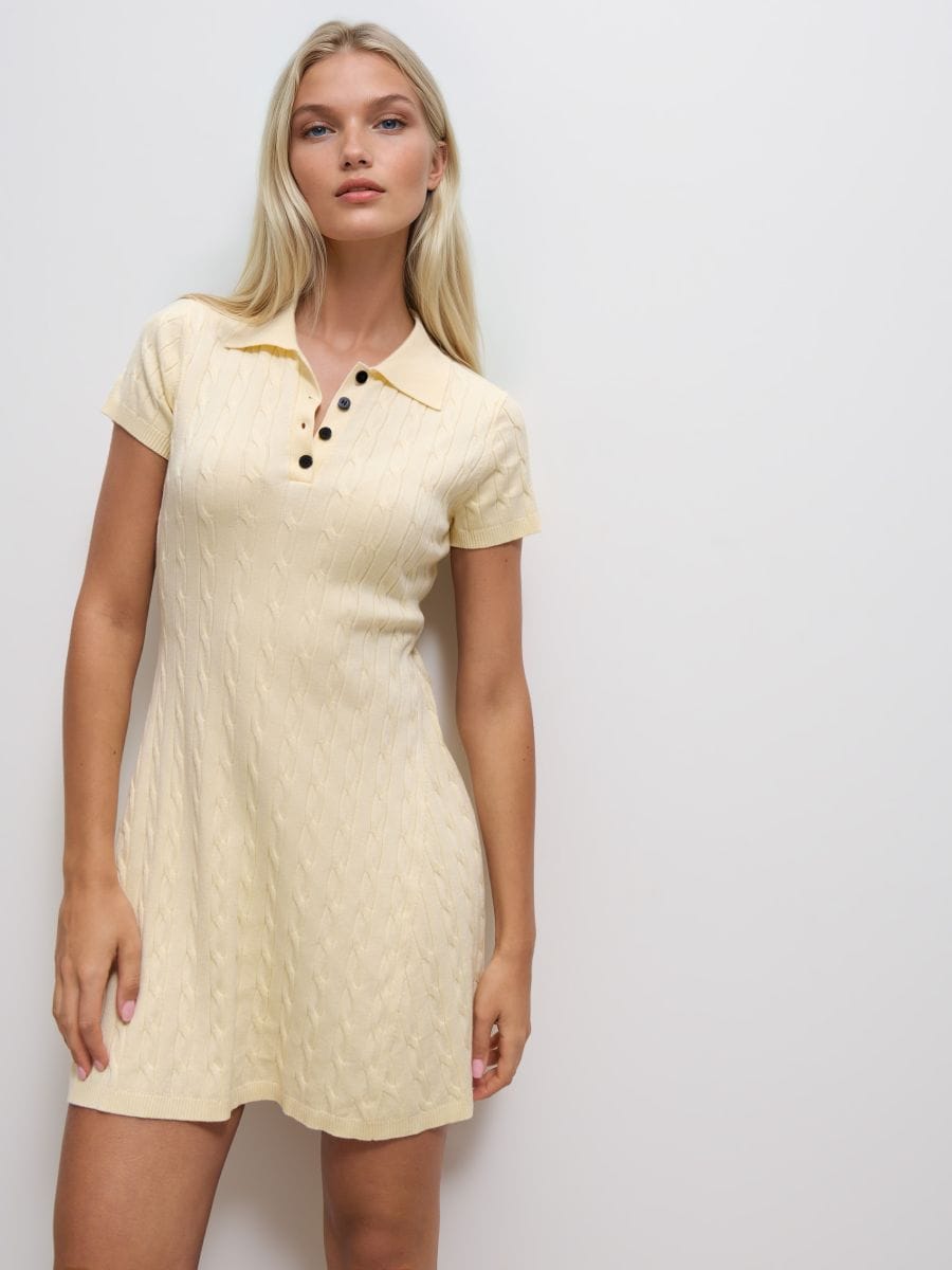 Masełkowa sukienka mini z krótkim rękawem - żółty - MOHITO