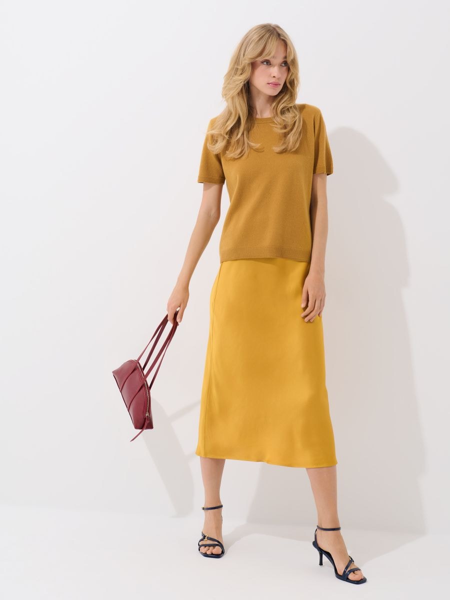 Satynowa spódnica midi - bursztynowy - MOHITO