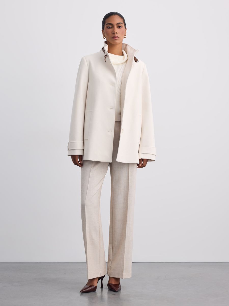 Kurtka oversize z paskiem przy kołnierzu Kurtka oversize z paskiem przy kołnierzu - kremowy - MOHITO
