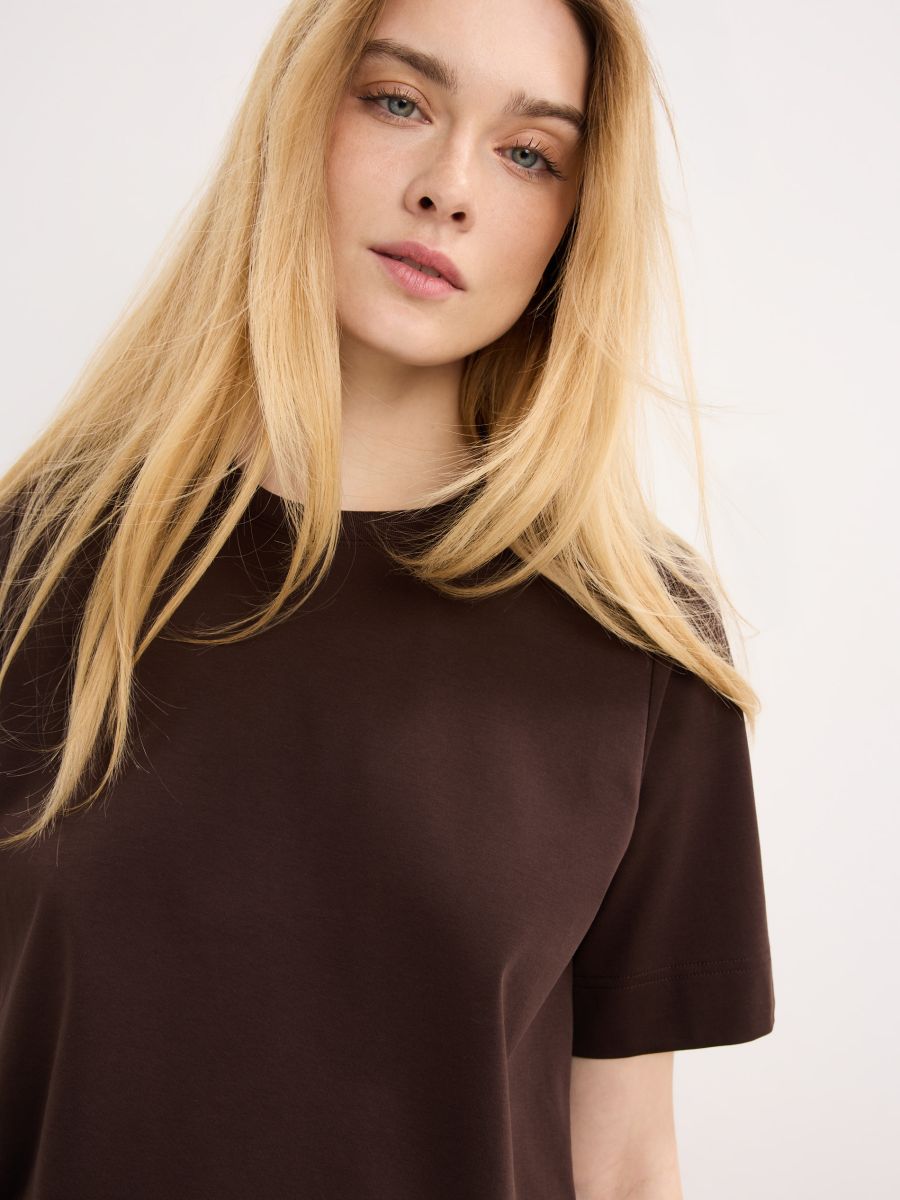 Brązowy t-shirt z bawełny merceryzowanej Brązowy t-shirt z bawełny merceryzowanej - ciemnobrązowy - MOHITO