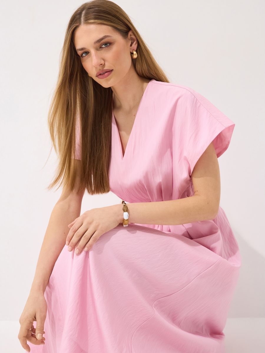 Rozkloszowana sukienka midi Rozkloszowana sukienka midi - pastelowy różowy - MOHITO