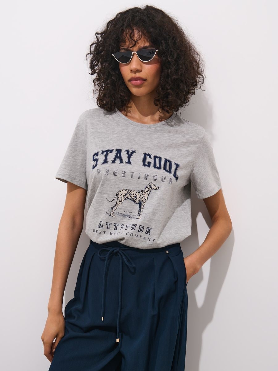 Szary t-shirt z nadrukiem - szary - MOHITO