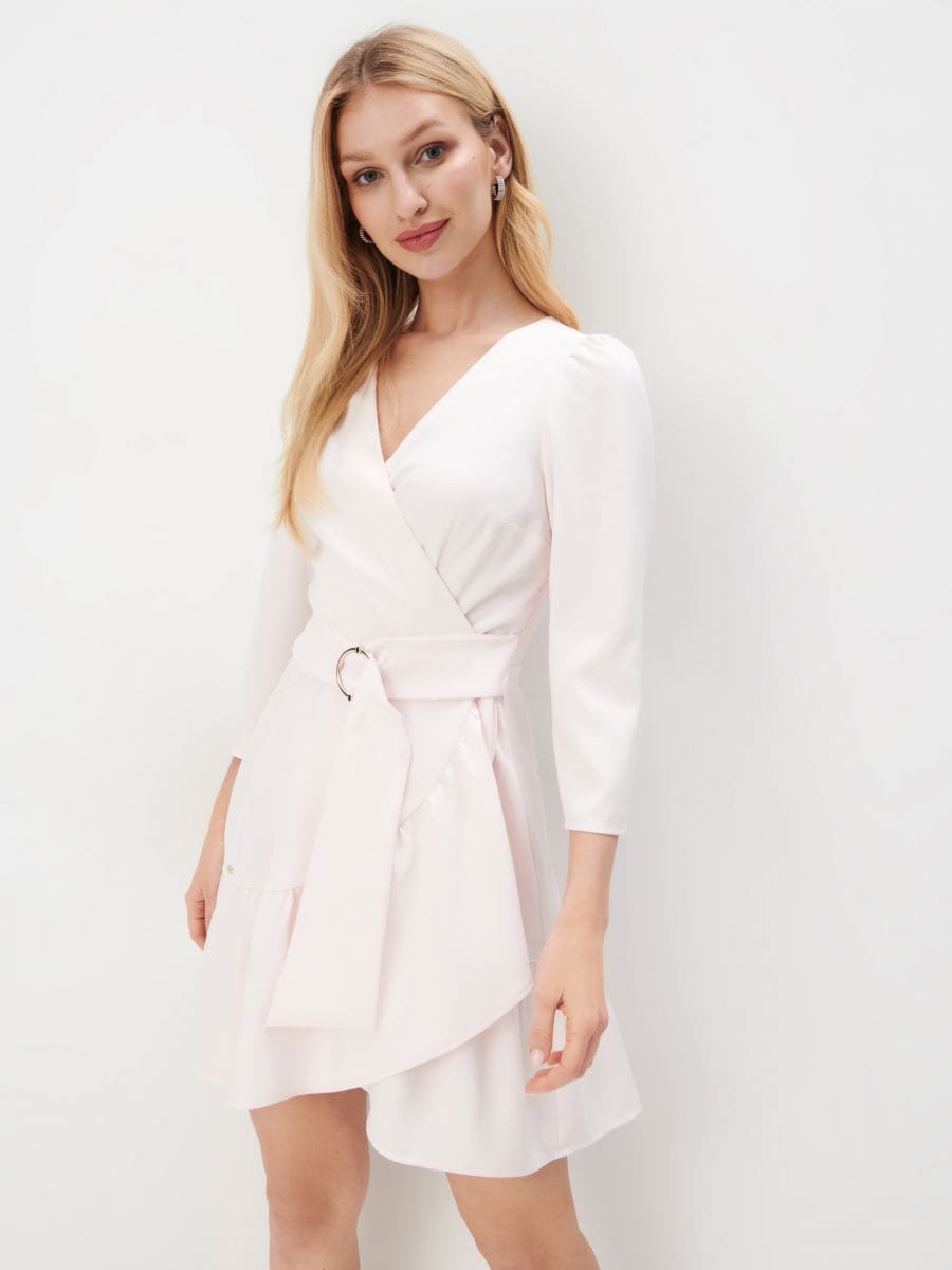 Kopertowa sukienka mini - różowy - MOHITO