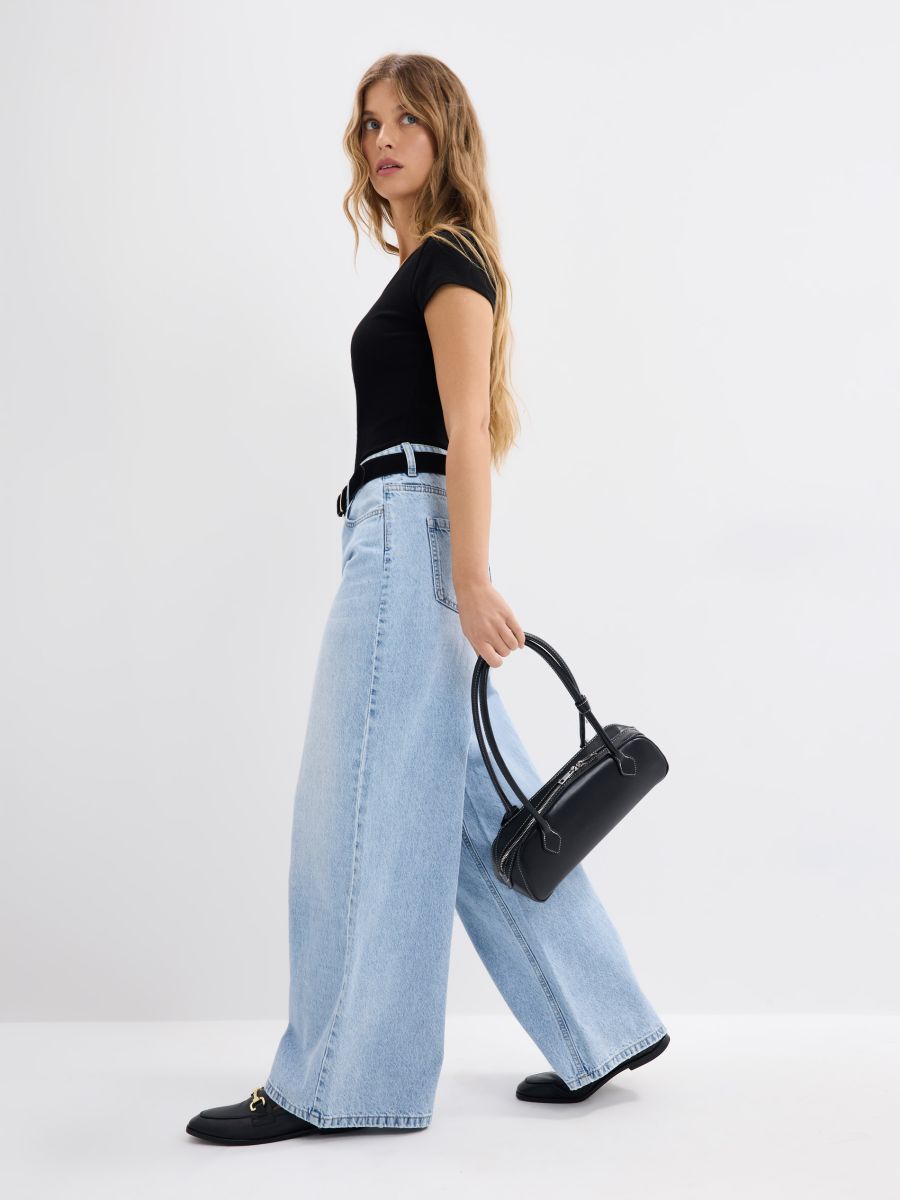 Prążkowany czarny t-shirt - czarny - MOHITO