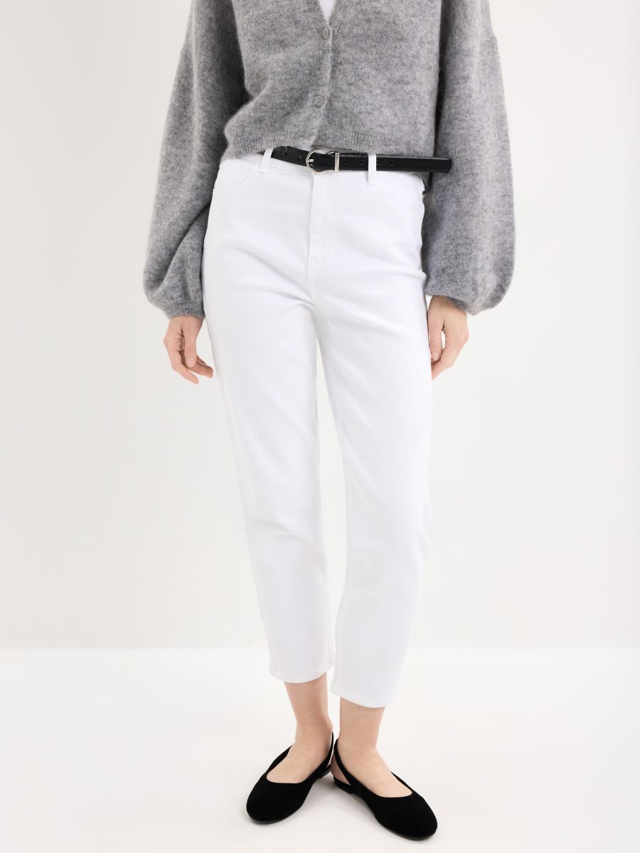 Jeansy mom slim petite - biały - MOHITO