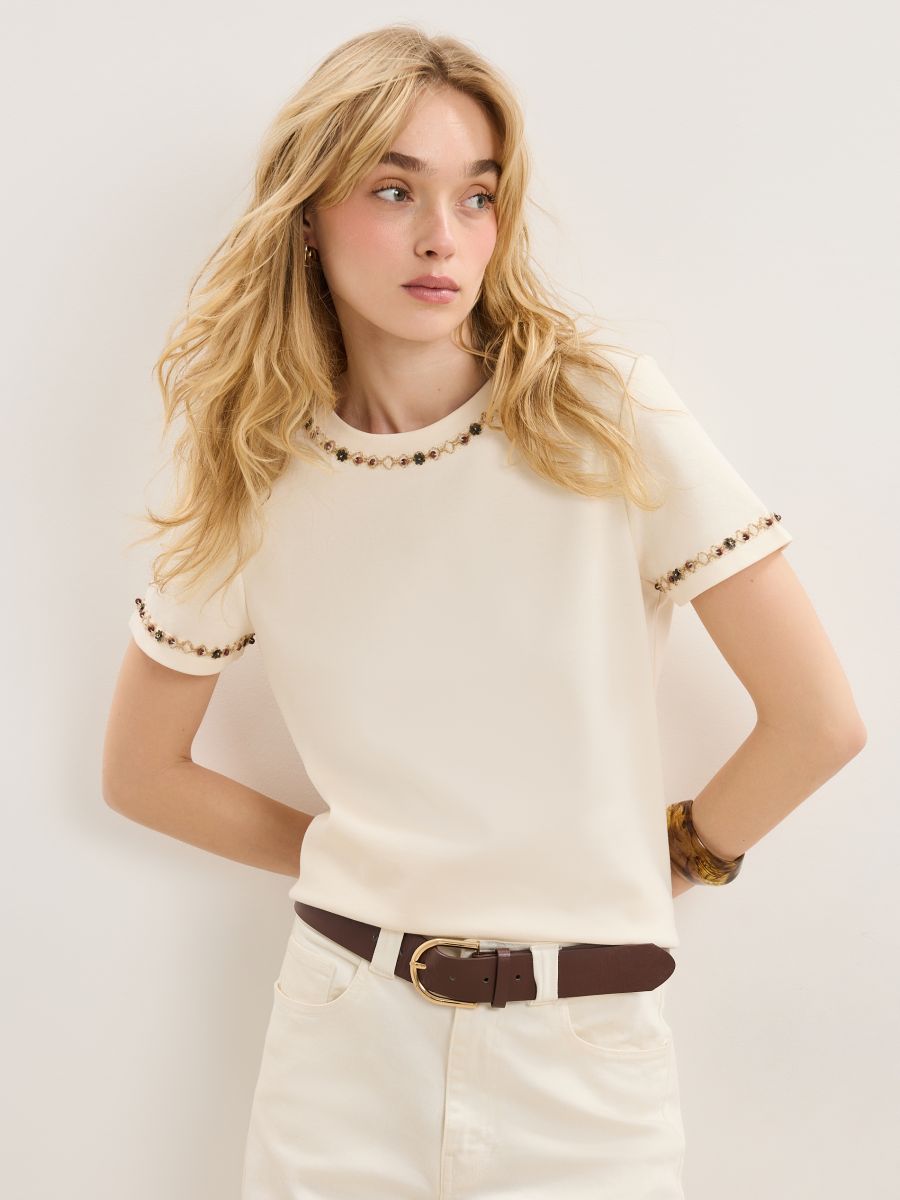 T-shirt z aplikacją - kremowy - MOHITO